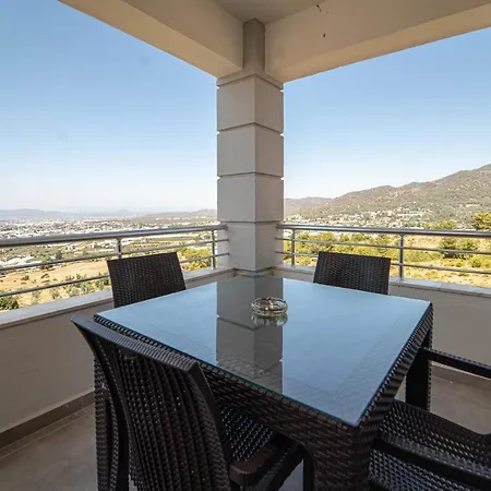 Lovely With Fascinating View In Appartement Fethiye